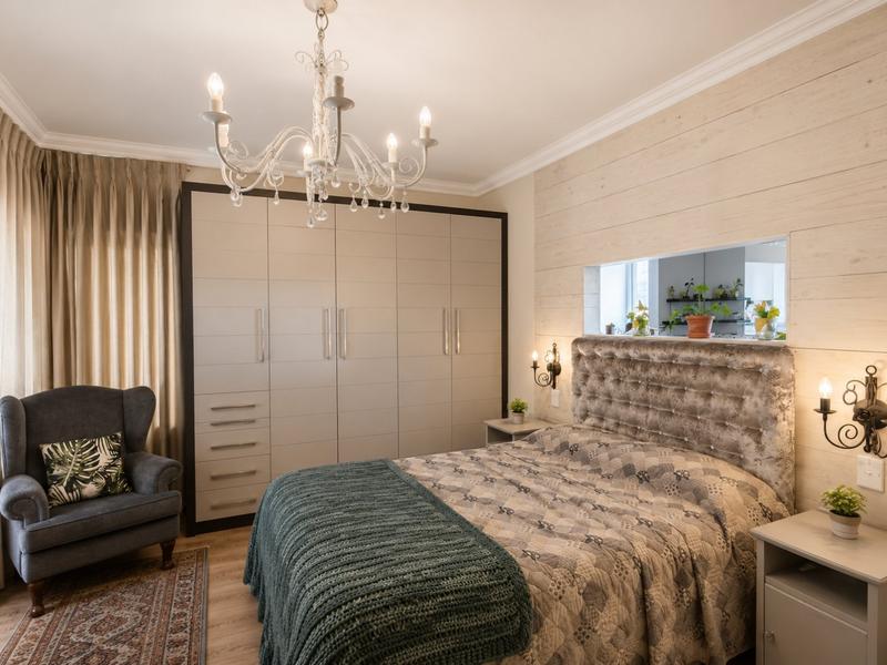 6 Bedroom Property for Sale in Pearl Bay Western Cape